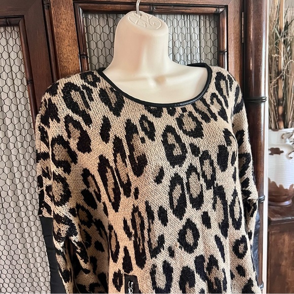 Chico’s Leopard Print Sweater - Picture 4 of 7